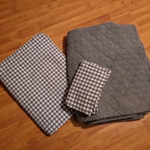 Pottery barn kids bedding (twin size)